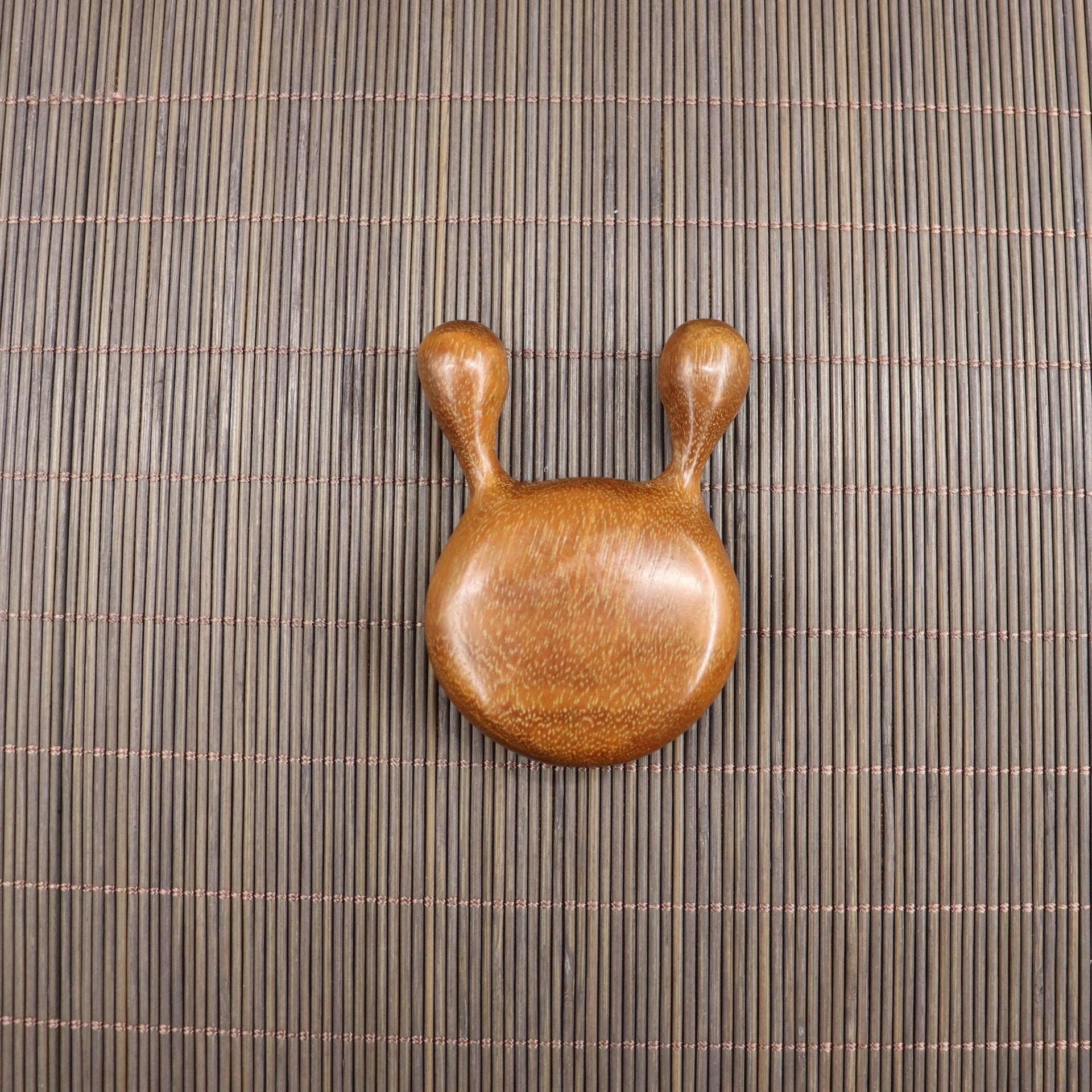 Golden Sandalwood Scalp Massager with Five Teeth